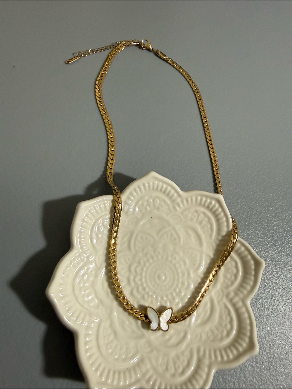Dainty Mother of Pearl Butterfly Pendant Gold Plated Cuban Chain Necklace Boho - Picture 4 of 9